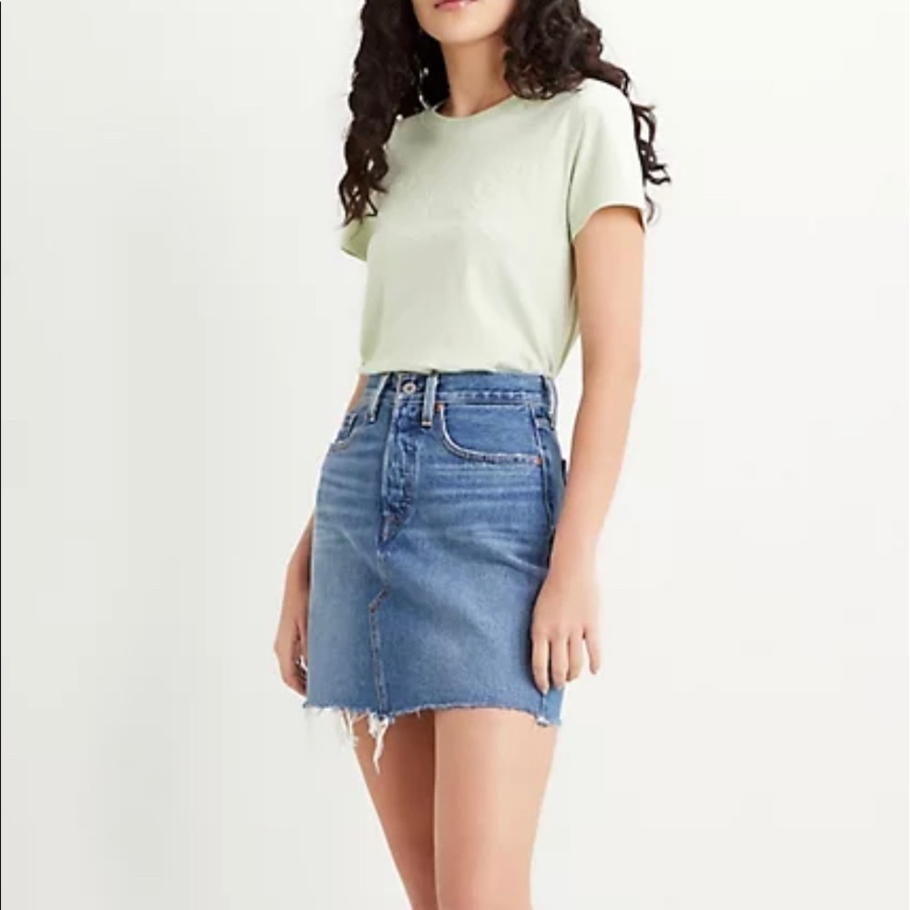 Levi’s Premium High Rise Deconstructed Mini Skirt Sz 28